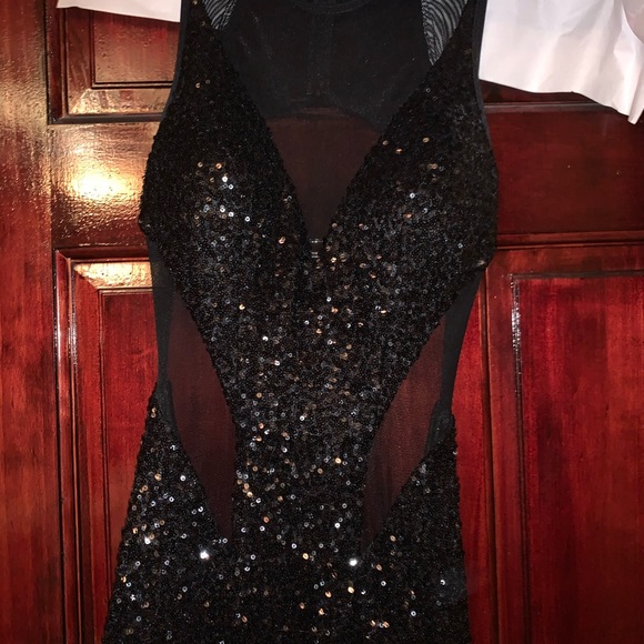 Gown (I am 5 foot) - Picture 2 of 7